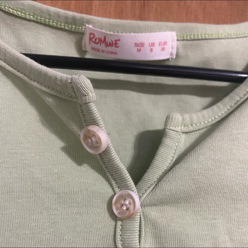 Green ROMWE crop top. Size Medium. - Picture 4 of 4
